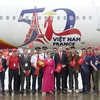 Vietjet đón tàu bay A321 mang hình ảnh biểu tượng kỷ niệm 50 năm quan hệ ngoại giao Việt Nam-Pháp tại sân bay Tân Sơn Nhất. (Ảnh: T.L)