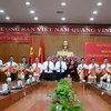 Lãnh đạo tỉnh Bà Rịa-Vũng Tàu chụp ảnh cùng 8 cán bộ được bổ nhiệm. (Ảnh: Đoàn Mạnh Dương/TTXVN)