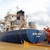 Cứu hộ thành công tàu 2.000 tấn bị nước tràn trên sông Đồng Nai