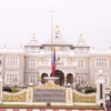 Quang cảnh lễ hạ cờ tại Phủ Chủ tịch Lào. (Ảnh: Phạm Kiên/TTXVN)