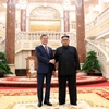 Nhà lãnh đạo Triều Tiên Kim Jong-un (phải) và Tổng thống Hàn Quốc Moon Jae-in tại hội nghị thượng đỉnh lần 3 ở Bình Nhưỡng ngày 18/9/2018. (Ảnh: THX/TTXVN) 