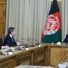 Tổng thống Afghanistan Ashraf Ghani trong cuộc gặp Ngoại trưởng Mỹ Antony Blinken đang ở thăm Kabul ngày 15/4. (Ảnh: AFP/TTXVN)