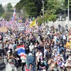 Video người biểu tình chiếm sở cảnh sát Bangkok