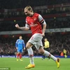 Video Bendtner nổ súng giúp Arsenal tiếp tục bay cao