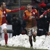 Video Sneijder tỏa sáng, Galatasaray lách qua khe cửa hẹp