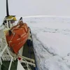 Nỗ lực giải cứu tàu chở 74 người bị mắc kẹt ở Nam cực