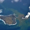 Đảo núi lửa mới hình thành “nuốt chửng” hòn đảo lân cận