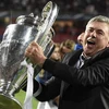 Các cầu thủ Real "làm loạn" trong buổi họp báo của Ancelotti