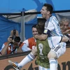 Lionel Messi lập công đưa Argentina vào vòng knock-out