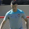 Ronaldo lại trưng kiểu tóc mới trước loạt trận "sinh tử"