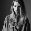 Calvin Klein hợp tác MyTheresa ra bộ sưu tập đồ jeans mới