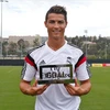 Ronaldo lập hat-trick danh hiệu xuất sắc nhất mùa giải