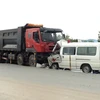 Hà Nội: Xe cứu thương húc đuôi container, 3 người thiệt mạng 