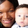 Bà mẹ da đen ngỡ ngàng khi sinh ra một bé trai trắng trẻo