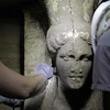 Phát hiện hai bức tượng phụ nữ ở khu lăng mộ Amphipolis