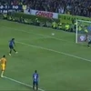 Ronaldinho gây sốc với pha đá hỏng penalty không tưởng