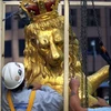 Phát hiện hộp thời gian trong đầu bức tượng sư tử ở Boston