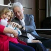 Vợ chồng cựu Tổng thống Mỹ hạnh phúc khoe ảnh cô cháu gái