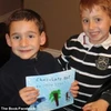 Cậu bé 7 tuổi viết sách thu gần 1 triệu USD giúp bạn chữa bệnh