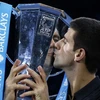 Djokovic nói gì sau khi được Federer "dâng" chức vô địch?