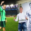 Manuel Neuer châm chọc hình ảnh Ronaldo với chiếc quần lót