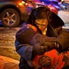 [Photo] Người chồng ôm xác vợ giữa cái lạnh -24 độ C suốt 2 giờ