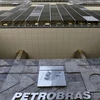 Petrobras bị kiện vì bê bối tham nhũng khiến cổ phiếu rớt giá