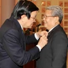 Trao huy hiệu 55 năm tuổi đảng cho nguyên Chủ tịch nước Trần Đức Lương
