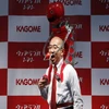 Nhật Bản chế tạo robot đút cà chua cho vận động viên marathon
