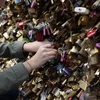 Paris sẽ khởi động chiến dịch gỡ bỏ các ổ khóa tình yêu trên cây cầu đi bộ nổi tiếng Ponts des Arts. (Nguồn: AFP/Getty Images)