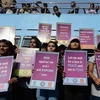 Các sinh viên trong lễ tưởng niệm lần thứ hai tại Mumbai cho nữ sinh bị cưỡng dâm tập thể trên xe bus hồi năm 2012. (Nguồn: wsj.com)