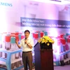 Phó giáo sư-tiến sỹ Phạm Thiện Ngọc, Phó chủ tịch Hội Hóa Sinh Y Học VN trình bày về các protein huyết thanh trong bệnh lý nhiễm khuẩn.