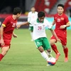 Các cầu thủ Indonesia (áo trắng) bị nghi bán độ ở trận gặp U23 Việt Nam. (Ảnh: Quốc Khánh/TTXVN)