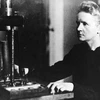 Phim về Marie Curie tiết lộ khó khăn của phụ nữ trong khoa học