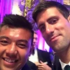 Tay vợt của Việt Nam chụp ảnh chung cùng Novak Djokovic, nhà vô địch đơn nam. (Nguồn: Facebook)