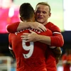 Rooney ăn mừng bàn thắng cùng Depay. (Nguồn: Getty Images)