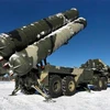Hệ thống tên lửa phòng không thế hệ mới S-400 của Nga. (Nguồn: AP)