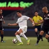 Ronaldo phô diễn kỹ thuật trước các cầu thủ AC Milan. (Nguồn: Getty Images)