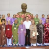 Phó Thủ tướng Vũ Văn Ninh chụp ảnh với các đại biểu. (Ảnh: Doãn Tấn/TTXVN)