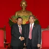 Thường trực Ban Bí thư Lê Hồng Anh hội đàm với Phó Chủ tịch nước Cộng hòa Dân chủ Nhân dân Lào. (Ảnh: Phạm Kiên/TTXVN)