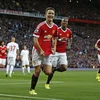 Ander Herrera nâng tỷ số lên 2-0 cho Manchester United. (Nguồn Reuters)
