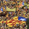 Tuần hành kêu gọi tổ chức bầu cử sớm ở Catalonia. (Nguồn: AFP/TTXVN)