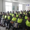 Các thi sinh phải mặc một chiếc áo đặc biệt khi làm bài kiểm tra. (Nguồn: CCTVNews)