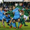 Các cầu thủ Villanovense (áo xanh lá cây) đã gây bất ngờ. (Nguồn: ​Reuters)