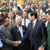 Chủ tịch nước Trương Tấn Sang với các đại biểu Chiến sỹ cách mạng bị địch bắt, tù đày. (Ảnh: Nguyễn Khang/TTXVN)