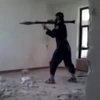 Phiến quân IS dùng súng phóng lựu. (Nguồn: Mirror)