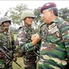 Tư lệnh lực lượng quốc phòng Malaysia, Đại tướng Zulkifeli Mohd Zin (phải). (Nguồn: themalaysianinsider)