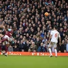 Andy Carroll ghi bàn vào lưới đội bóng cũ Liverpool. (Nguồn: DM)