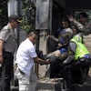 Một cảnh sát bị thương trong vụ đánh bom ở Indonesia. (Nguồn: EPA)
