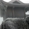 Băng tuyết phủ kín chùa Đồng trên đỉnh núi Yên Tử. (Ảnh: Văn Đức/TTXVN)